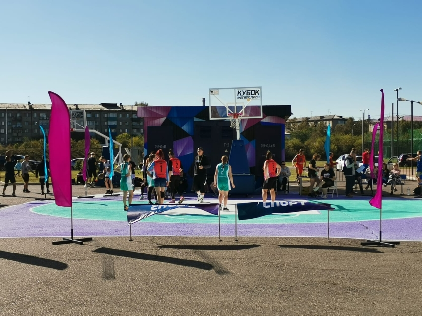 Молодёжные команды сыграли в баскетбол на открытии нового спортивного пространства возле «Мегаполиса» в Чите